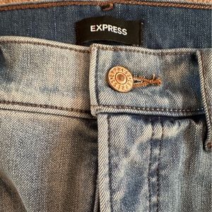 Express Skyscraper Jeans. Mid Rise. Light Wash. Size 8 Regular